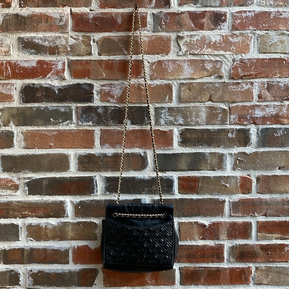 TORY BURCH Savannah Convertible Shoulder Bag - Black with Gold Chain - Picture 11 of 16